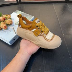 รองเท้าแตะผู้หญิงสไตล์ใหม่รองเท้ากีฬา2024กลวงเชือกร้อยแบบลำลองทันสมัยและหลากหลาย