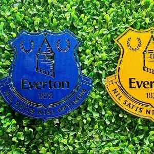 โลโก้เอฟเวอร์ตัน Everton ขนาดสเกล 18 * 18 ซมเหล็กหนา 2.5 มิลลิเมตรน้ำหนัก 0.4 กิโลกรัม แบบแขวนติดผนังพ่นสี 2K สีพ่นรถยนต์ภายนอกสวยงามคงทนไม่ลอกไม่ร่อนไม่เป็นสนิมติดตั้งง่ายติดตั้งได้ทุกที่ติดตั้งได้ทั้งนอกบ้านและในบ้านทนแดดทนฝน ทุกสภาวะอากาศ