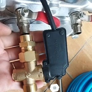 combo rơle ngắt tự động lắp cho máy rửa xe dây coroa .