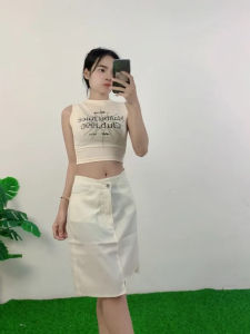 ชุดเซ็ตซัมเมอร์ เสื้อสายเดี่ยวหญิงกับกระโปรงผ่าข้างแฟชั่น