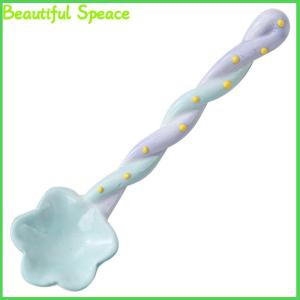 Beautiful 1Pc Long Handle Spoon Cute Ice Cream Hand Painted Dessert Spoon with Long Handle Kitchen Tableware Accessories
