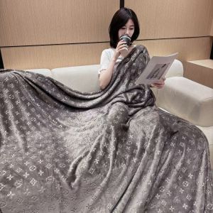 Blanket Summer Blanket Thin Lightweight Airline Blanket Milk Velvet Office Sofa Nap Blanket Quilt Summer LZD