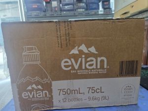 1 thùng (bao gồm 12 chai) nước khoáng thiên nhiên không gas evian chai nhựa 750ml nhập khẩu Pháp