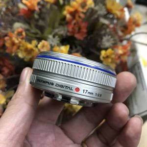 Máy ảnh Olympus E-M10 và ống kính 17f2.8 (máy đã qua sd)
