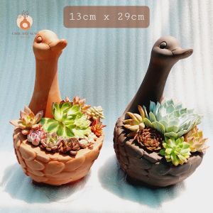Chậu đất nung - Vịt mẹ ôm con miệng chậu 13cm chiều cao 29cm