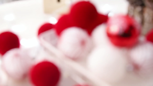 25Pcs Handmade Christmas Baubles Beautiful Christmas Sphere Set Gift for Seasonal Decoration Enthusiasts