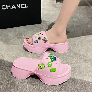 QJshop ใหม่ รองเท้าแตะแฟชั่นผู้หญิง ทรงเสริมส้นสุดฮิต ใครเล็งอยู่อย่าพลาด วัสดุยางน้ำหนักเบา สีสันสุดสวย 4 สี และแถมยังติดตัวติดได้ด้วยอีก ครบจบในคู่เดียว