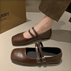 【BbbDAN】จัดส่งจากกรุงเทพ! รองเท้าแมรี่เจนส้นแบนสีน้ำตาลเงินสีดำสำหรับผู้หญิงเป็นแฟชั่นและใช้งานได้หลากหลายสวมใส่ได้เป็นเวลานานโดยไม่เมื่อยล้าและเหมาะสำหรับสไตล์ต่างๆ