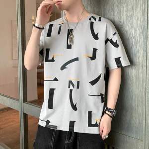 BBPShop พร้อมส่งตอนนี้ 🌵 เสื้อผู้ชาย เสื้อยืดคอกลม พิมพ์ลายกราฟฟิคสุดเท่ห์⚽️ มี 4 สี เลือกแมทซ์ตามสไตล์ได้เลย ผ้านิ่ม ใส่สบายแน่นอน