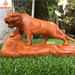 Tượng Hổ Phong Thủy Gỗ Hương Nguyên Khối Ngang 30cm – Hổ Đứng Trên Núi Trang Trí Bàn Kệ