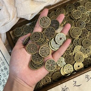 批发山鬼花钱八卦挂件吊坠合金保色材料配件饰品仿铜钱吊坠手绳配