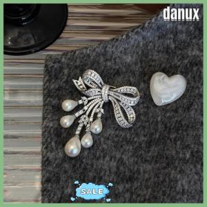 danux Luxury Zircon Pearl Bowknot Tassel Fashion Brooch Pins For Women Creative Handmade Suit Corsage Pins Clothing Accessories Gifts