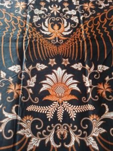 Kain Batik Motif Mahkota Arsir Oren Hitam - Bahan Seragam Halus, Ukuran 210x110cm (HMT)