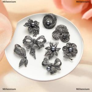 [COD] Millennium Súng Đen Rhinestone Bow Trâm Cài Cho Phụ Nữ Ngọc Trai Nhà Máy Pin Hoa Ve Áo Pins Văn Phòng Bên Bạn Quà Tặng Đồ Trang Sức Phụ Kiện