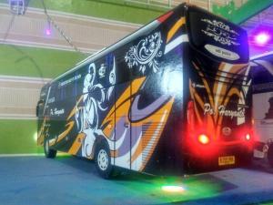 Miniatur bus bis Haryanto wayang + Lampu Telolet Basuri
