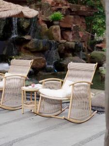 New Rocking Chair Recliner for Elderly Garden Balcony Home Leisure Rattan Chair Lazy Rocking Chair Outdoor Patio Woven Rattan Chair