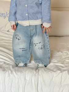 Baby Autumn Clothes 2026 Korean-style childrens clothing boys autumn outfit striped knit sweater and jeans set