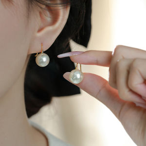 【COD】Lucky Pretty Light-luxury Gold 4-claw Stud Earring with Zircon Sparkling Ear-wearing Daily Outfits Women Girls Birthday Festival Gifts Fashion Jewelry Accessories