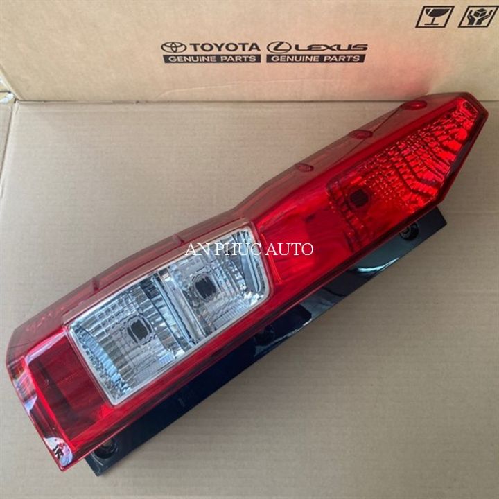 Đèn lái/đèn hậu ngoài trái Toyota Hiace 2019, 2020, 2021, 2022, 2023, 2024 chính hãng #Toyota 81561-0L020