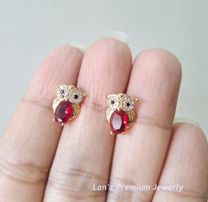 Anting Tusuk Solitaire Owl Red Kristal Titanium 18K (Emas)