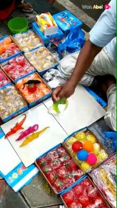 PERBOX 12pcs Mainan Bola Banting Anak ( Motif Anggur )