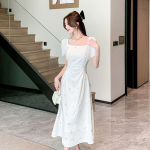 Dazzlin  ชุดเดรสสีขาวสไตล์ฝรั่งเศสความรู้สึกระดับไฮเอนด์สำหรับสุภาพสตรีชุดเดรสยาวแขนสั้นคอเหลี่ยมสไตล์รอยัลเจเนอเรชั่นดูผอมดีไซน์สำหรับผู้หญิง