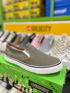 L สี ขาว เทา กรม เขียวขี้ม้า ดำ ดำดำ ดำยีนส์ น้ำเงิน เบจ รองเท้าผ้าใบแบบไม่ผูกเชือก แบบสลิปออน โกล์ดซิตี้ Goldcity แบรนด์แท้ ของแท้ รุ่น GC-011-NS