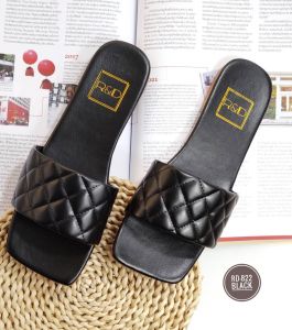 รองเท้าแตะหนังลายตาราง สวยหรูดูดีมาก