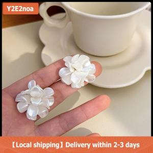 【Local shipping】 White Acrylic Flower Earrings For Women Romantic Party Wedding Earrings Simple Fashion Stud Earrings Jewelry Girls Gift