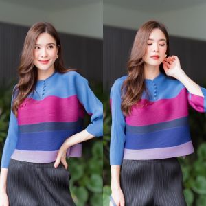 เสื้อคอจีน กระดุมปั๊ม เพิ่มดีเทลความเริ่ด 🪅 แพตเทิร์น แขน 4 ส่วน ไล่เฉดสีสวยๆ รวมกัน 5 เฉด 🌈🌈🌈🌈🌈🌈 ** งานอัดพลีทแน่นๆ เน้นย้ำ แบบงานแบรนด์ 🥰 ถึง 3 ครั้ง เพื่อความแน่นของลอน ไม่คลายง่าย Top Bust : 34”-46” Length : 20”