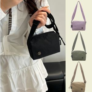 QNQN กระเป๋าสะพายไหล่ลำลองสตรีน้ำหนักเบาสบายถนนแฟชั่นสีทึบง่ายพกพาสไตล์กระเป๋าสแควร์ขนาดเล็กกระเป๋าส่งของไหล่ที่นิยม