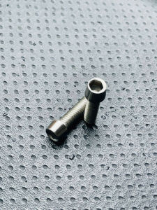 Bộ 2 Ốc inox Ốc titan Ốc salaya heo dầu gù tay lái sản phẩm nhiều kích thước 2 ốc 6li x 2 phân / 2 ốc 6li x 4 phân hàng nhập khẩu thailand