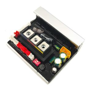 Dễ dàng để cài đặt bộ điều khiển đa chức năng điện xe tay ga điều khiển đảm bảo kiểm soát chính xác và an toàn được thiết kế cho tối đa 2