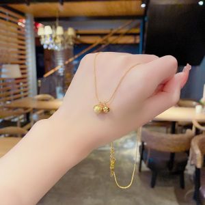 Kalung Cewek Bahan Titanium Liontin Bulat Pasir Lapis Emas 45 cm