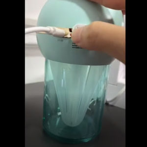 เครื่องพ่นไอน้ำ รุ่น KM-VF-HU001 เครื่องเพิ่มความชื้น พกพาสะดวก ให้ความชุ่มชื้น มีไฟLED KAMISAFE