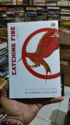 Buku The Hunger Games 2 Tersulut Catching Fire Suzanne Collins /GRM ORIGINAL