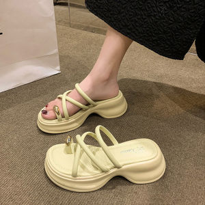 QXshop สุดว๊าว รองเท้าแตะเสริมส้นผู้หญิง งานสายไขว้คล้องนิ้ว สวยหรูดูแพงมาก ตัวพื้นนิ่มใส่สบายสุดๆ จะใส่เที่ยวใส่ออกงานคือดูดีมากๆ รุ่นที่ควรมีติดตู้ จิ้มตะกร้ากันโล๊ดด