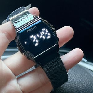 Watchhiend นาฬิกาข้อมือสายแม่เหล็ก LED สายเลท หน้าปัดขนาด 35 มม. พร้อมกล่องคาสิโอ้ฟรี