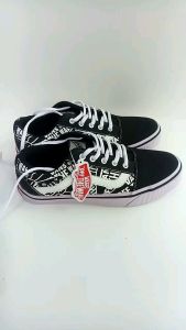 Sepatu Vans Oldscool: Pilihan Terbaik untuk Anak Sekolah dan Olahraga