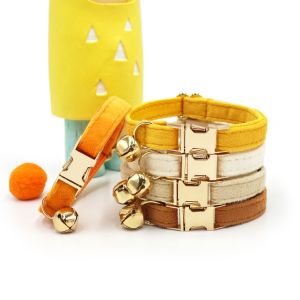 FASHIONXU พร้อมกระดิ่ง ปลอกคอสำหรับแมว น่ารักน่ารักๆ ผ้ากำมะหยี่กำมะหยี่ อุปกรณ์เสริมสำหรับแมว แบบพกพาได้ ปรับได้ปรับได้ สร้อยคอปลอกคอลูกแมว สัตว์เลี้ยงสำหรับสัตว์เลี้ยง