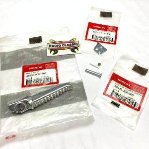 STEP BELAKANG KANAN SET ARM R P Step FOOT STEP HONDA CB150R StreetFire Old CBR150R K45A New CB150R Streetfire K15G New CB150R Streetfire K15M New CBR 150R K45G Sonic 150R & Supra GTR 150 ORI AHM 50720KT7761