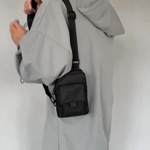 เดินทางหรูหราสลิงบุรุษใหม่สำหรับไหล่สบายๆกระเป๋ากระเป๋าศัพท์ผู้ชายแฟชั่น C rossbody กระเป๋าผู้ชาย2024ชายกระเป๋าหน้าอกเล็กฟอร์ด
