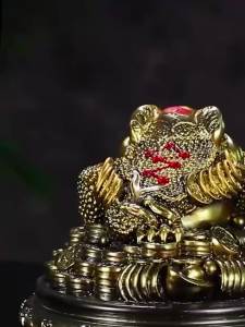 大号招财金蟾摆件客厅家居办公室酒柜装饰品金蝉开业礼品店铺摆设Perhiasan toad emas yang besar ruang tamu pejabat rumah perhiasan kabinet wain cicada emas membuka perabot kedai hadiah