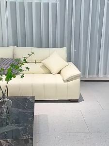 Italian Cream Style New Style Cat Scratch Leather Sofa Living Room Small Apartment Nordic Style Minimalist Piano Keys Inline Sofa