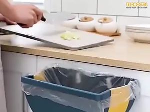 Nordic Foldable Waste Bin Wall Mounted Kitchen Cabinet Door Hanging Trash Bin Trash Bathroom Hanging Folding Storage