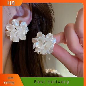 HB White Acrylic Flower Earrings For Women Romantic Party Wedding Earrings Simple Fashion Stud Earrings Jewelry Girls Gift