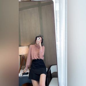 เสื้อแขนยาวผ้าชีฟองคอกลมจูดคลื่นมีระบายดอกไม้ทำเส้นรวมแขนเสื้อคล้ายโคมไฟสำหรับสตรีย้อนยูกเสื้อสไตล์เกาหลีแบบใหม่ด้านบน