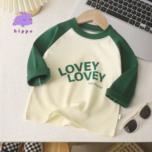 เสื้อยืดเด็ก สไตล์ฤดูใบไม้ร่วง/ฤดูหนาวใหม่ คอกลม แขนยาว พิมพ์ลายแฟชั่น ดีไซน์แขนเรกแลนแบบบล็อกสี