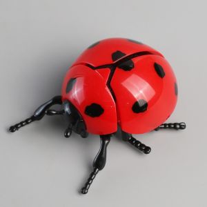 NADIFTD Simulation Chain Winding Insect Toys Bee Beetle Plastic Animals Wind Up Insect Adorable Cicada Scarab Insect Model Toy Outdoor Decorations