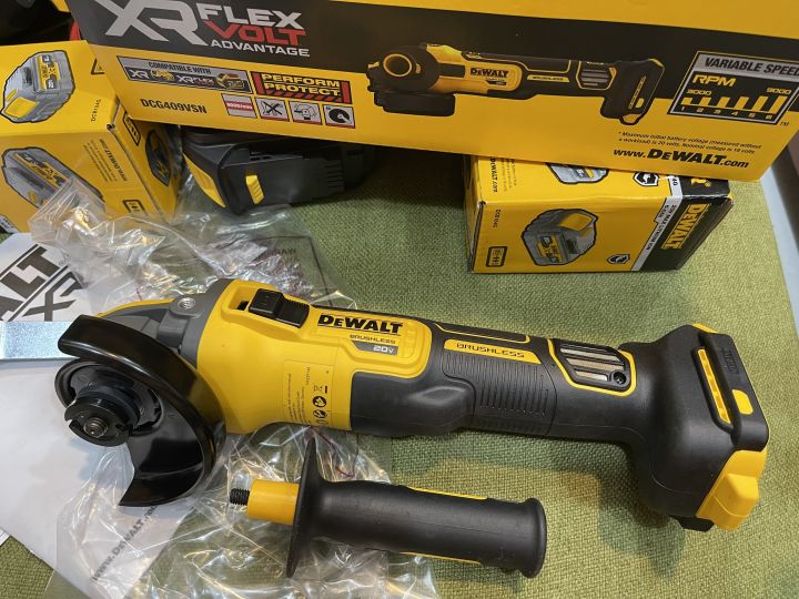 m%C3%A1y%20m%C3%A0i%20pin%20DeWALT%20DCG409VSN-B1%20(100mm%20%C4%91i%E1%BB%81u%20t%E1%BB%91c)%20-%20Image%202